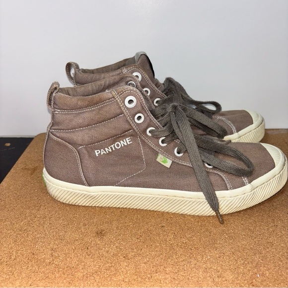 Cariuma Pantone Unisex Beige Tan High-Top Sneakers Men's 6.5 Women's 8 Lace Up - Picture 7 of 14